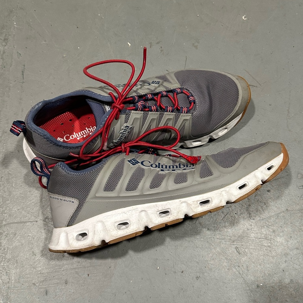 Columbia Men's Sneakers in Gray and Red